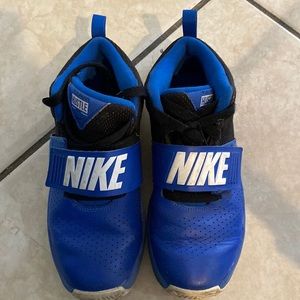 2.5 boys Blue basketball shoes worn only for games outgrown tons of life